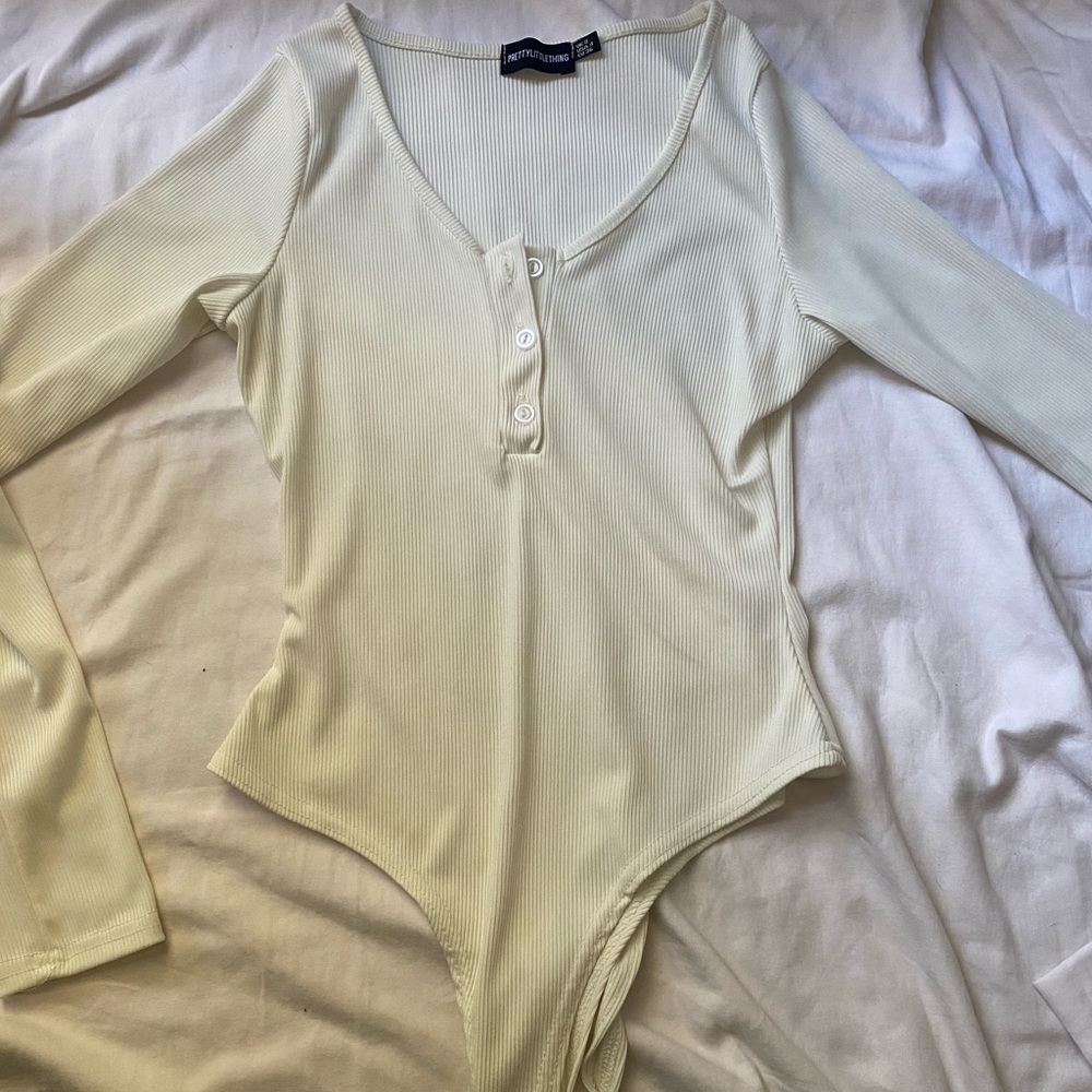 pretty little thing white ribbed long sleeve body suit